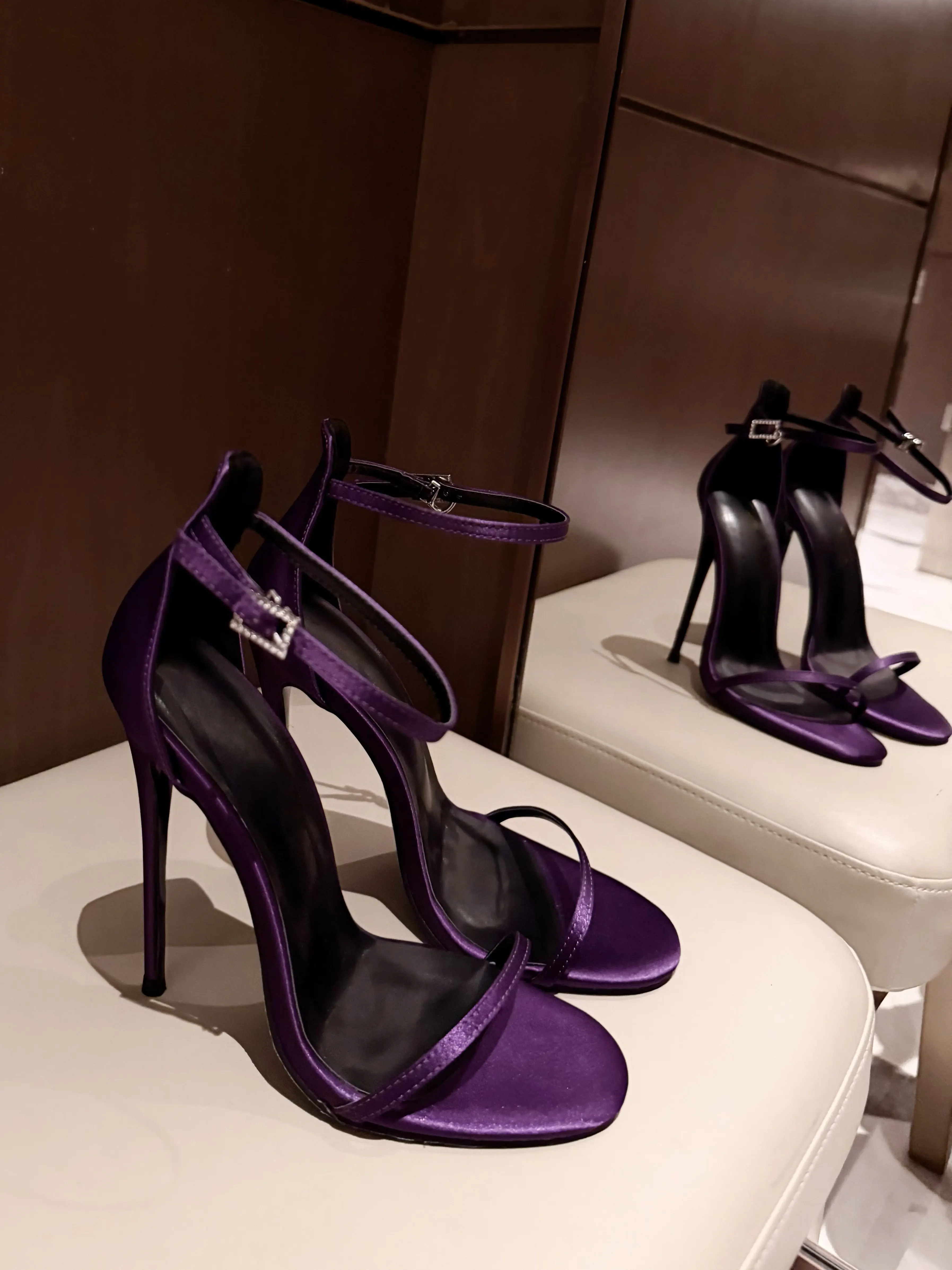 

Фиолетовые полосатые босоножки на высоком каблуке для женщин, новинка лета 2026 года, туфли на ультратонком каблуке с круглым носком