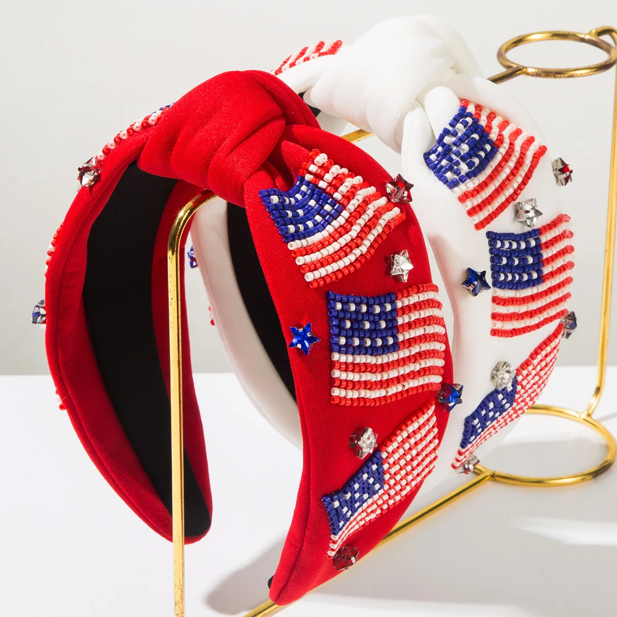 

Новая популярная креативная повязка на голову, высококачественная, в стиле легкой роскоши, с бусинами в виде американского флага, стразами, аксессуары для волос ко Дню независимости.