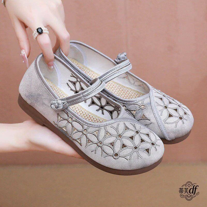New Summer Chinese Style Hollow out Breathable Women's Shoes Hanfu Ethnic Fashion Versatile Mommy Net Shoes round Toe Thick Heel
