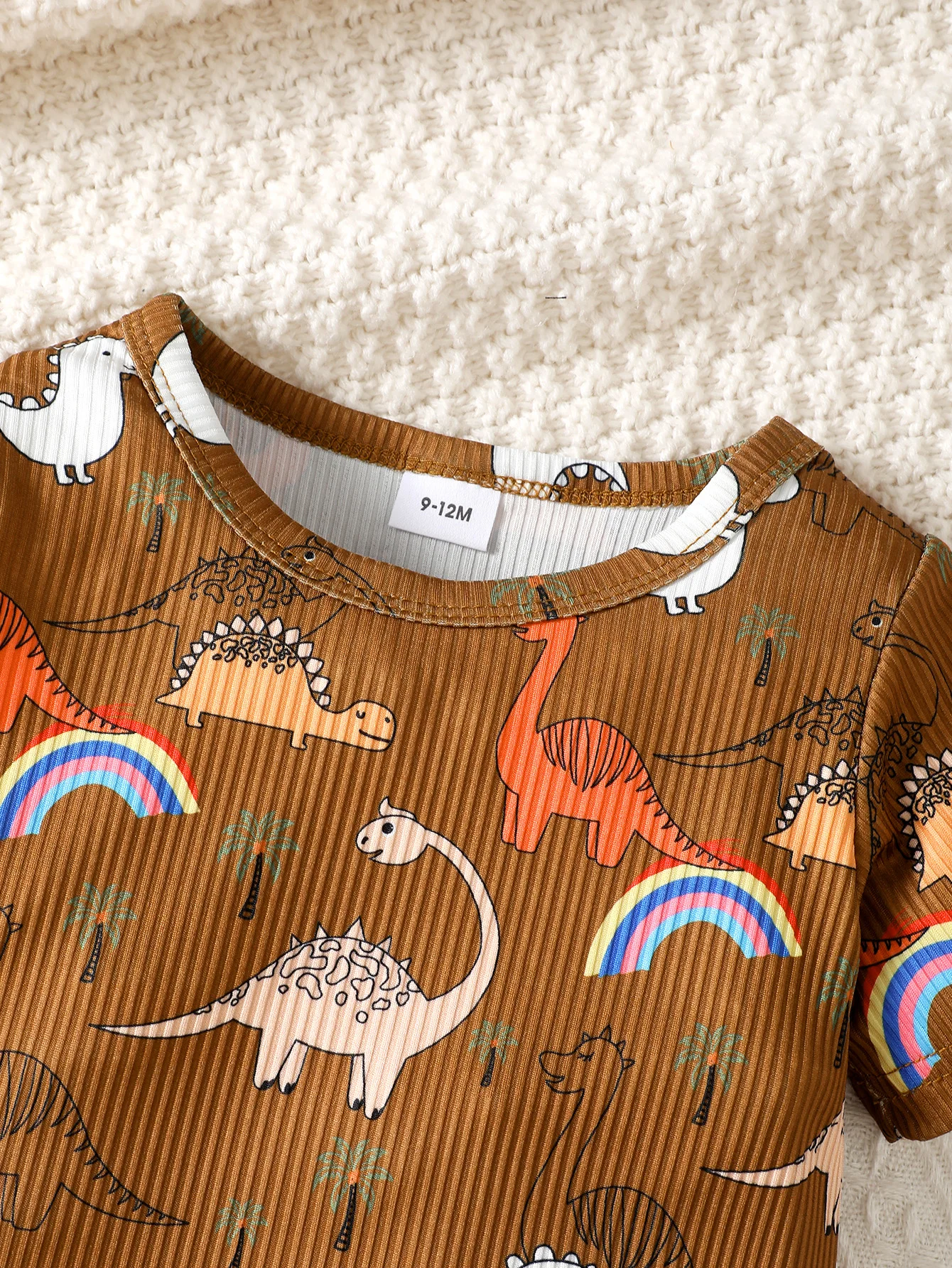 Casual Everyday Style BoyBaby Short Sleeve Coffee Color Skin Friendly Cartoon Dinosaur Print T-Shirt Shorts Two-Piece Summer Set