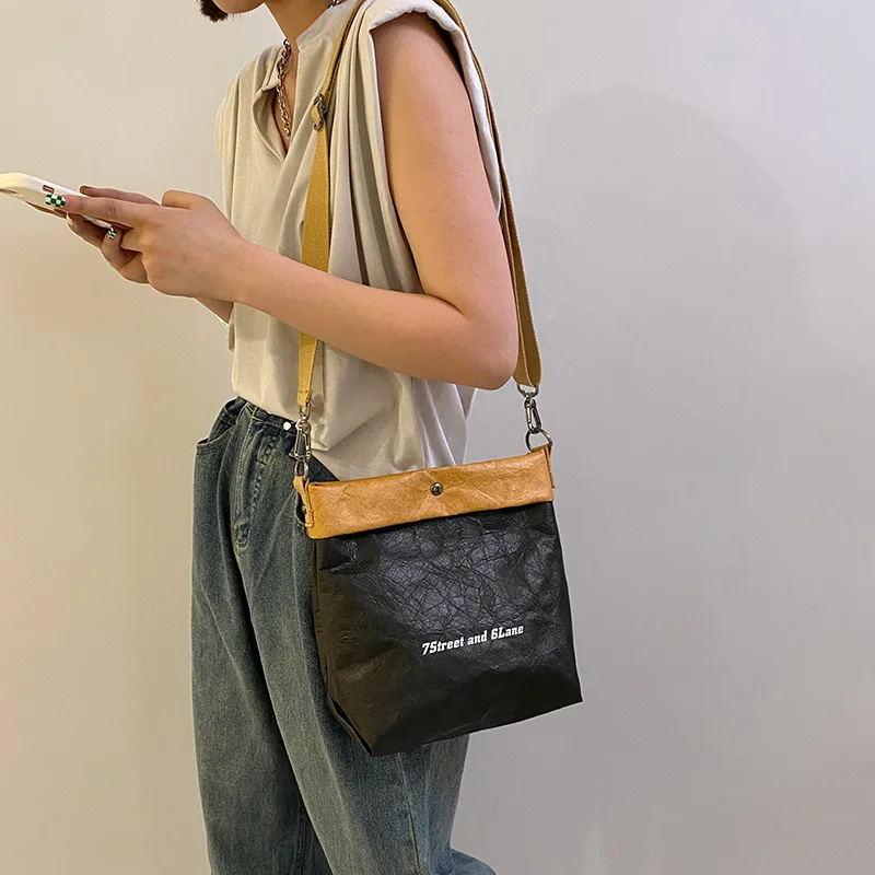 Simple and color-blocking large-capacity women's single-shoulder crossbody bag, retro magnetic buckle bucket bag