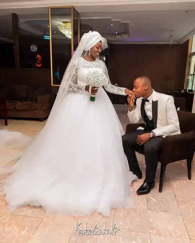 Customized Pearl Bead Lace Applique Long Sleeve Wedding Dresses Custom Made Bridal Gown 2025