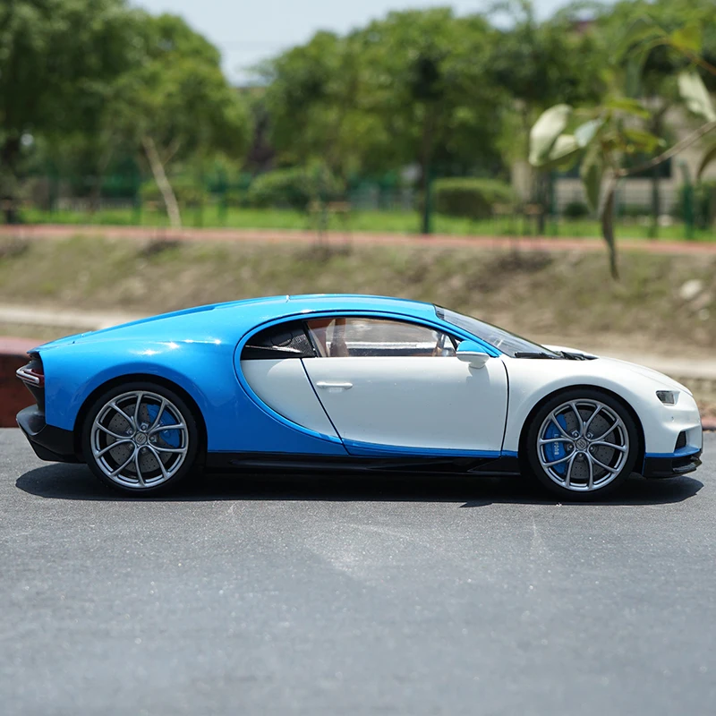 

1:18GTA Bugatti Chiron Supercar Alloy Car Model Collection Ornament Gift