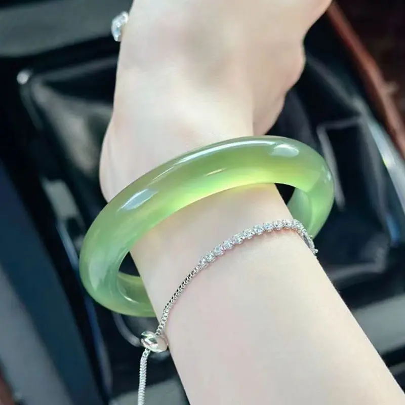 New cold and narrow version of Yucai green plum green tea agate bracelet niche high-end new Chinese Yu jewelry