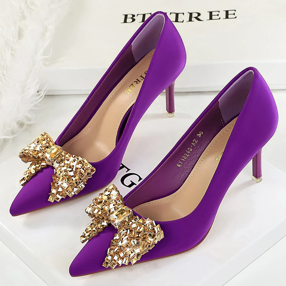 Damen 7,5 cm 10,5 cm Absatz Strass Schleife Damen Pumps Seiden-Satin High Heels Stiletto Luxus Bankettschuhe Große Größe 42 43