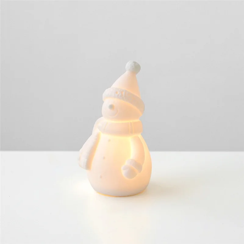 شجرة عيد الميلاد الفاخرة مع ضوء، ديكور مضاء من البورسلين العتيق للعطلات