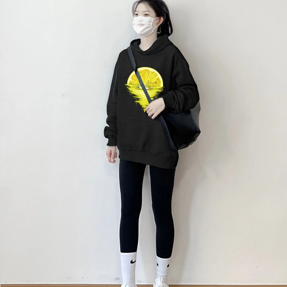 

Толстовка с капюшоном Lemon Splash, черная толстовка с художественным рисунком лимона и воды, повседневная свободная толстовка с длинными рукавами, креативный удобный топ с фруктами