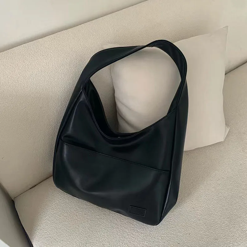 Große Tragetasche, neue schwarze Lederhandtasche, schlichte, lässige Damenhandtasche für den täglichen Gebrauch, modische und vielseitige Umhängetasche. – Detail 15