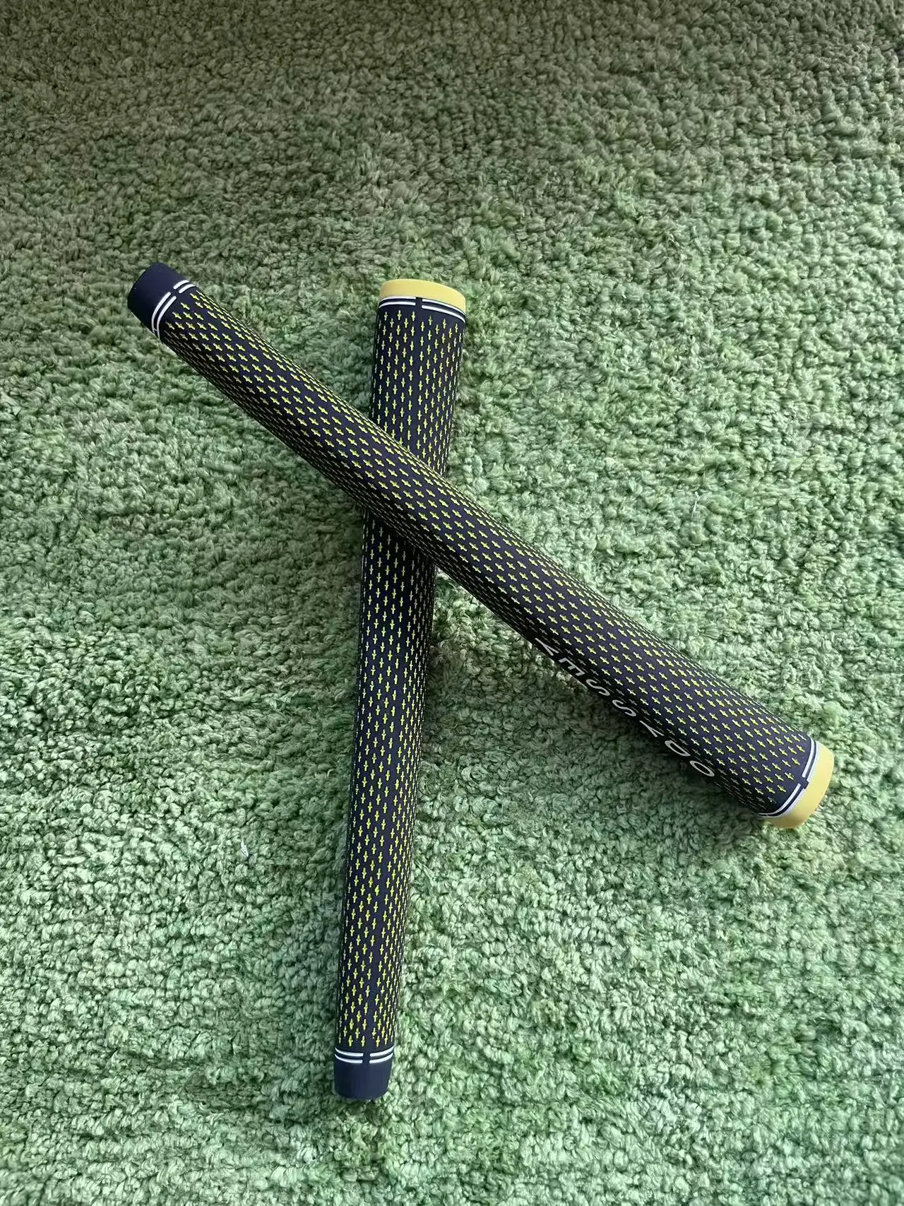 مخزون جاهز قطعة واحدة من مقبض مضرب الجولف مادة مطاطية لون أصفر