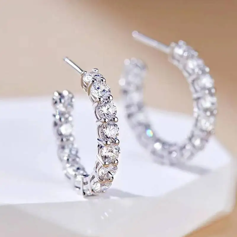 Huitan Vielseitige Damen-Creolen, voll glänzend, rund, mit CZ, modisch, elegant, für Partys, Alltag, Accessoires, einfacher Schmuck für die Hochzeit