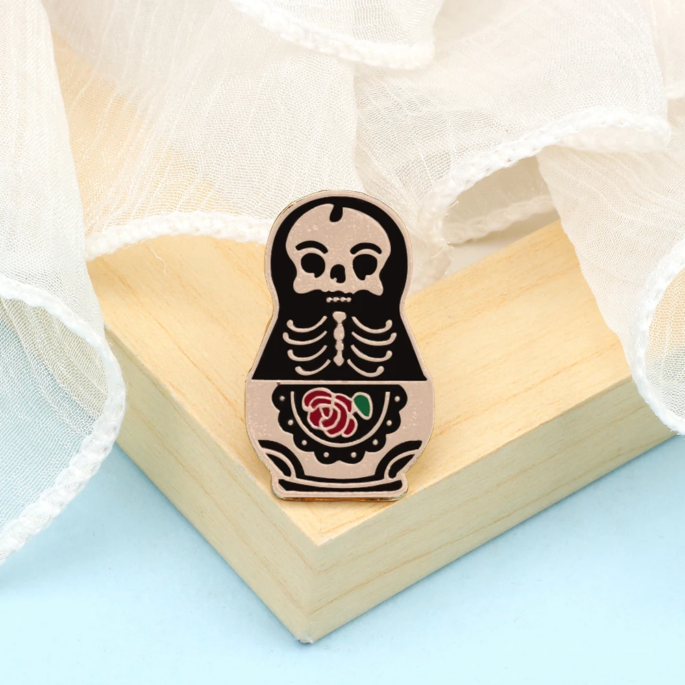 Goth Style Fashion Hands with Rose Flower Sword Enamel Pin Brooches for Women Moon Star Poker Coffin Brooch Clothes Badge Pins