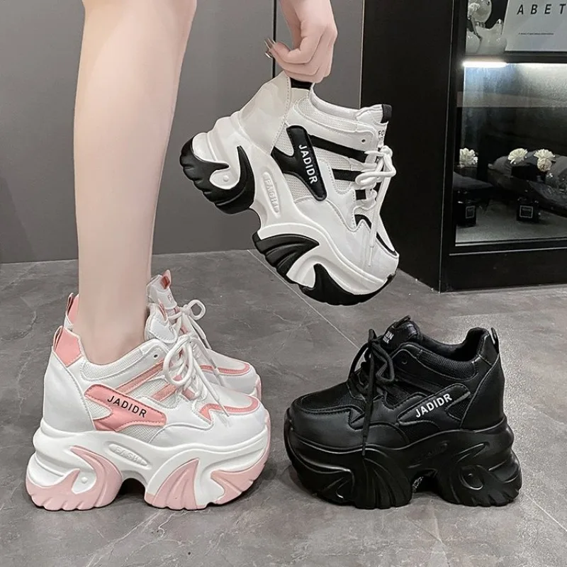 

Брендовые весенние дышащие сетчатые кроссовки 2024, спортивная обувь со скрытым ростом, женская повседневная обувь на танкетке, массивная обувь, женские кроссовки на платформе