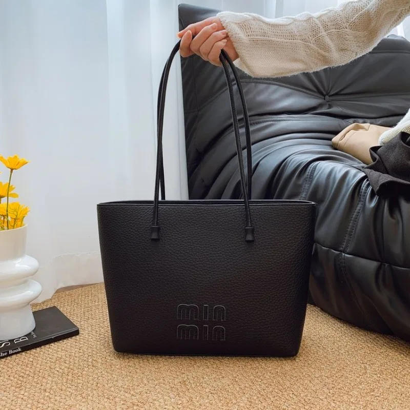 حقيبة يد أنيقة على طراز ميلارد تحت الإبط 2025 موديل جديد متعددة الاستخدامات عبر الجسم للاستخدام اليومي حقيبة نسائية رائعة قابلة للتعديل