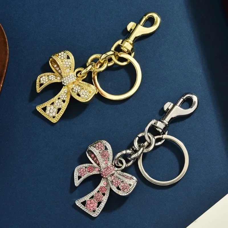 Breloczek do kluczy w kształcie kokardy, wysadzany kolorowymi diamentami, modny i wielofunkcyjny wisiorek do torby samochodowej, zawieszka do torby, 2025