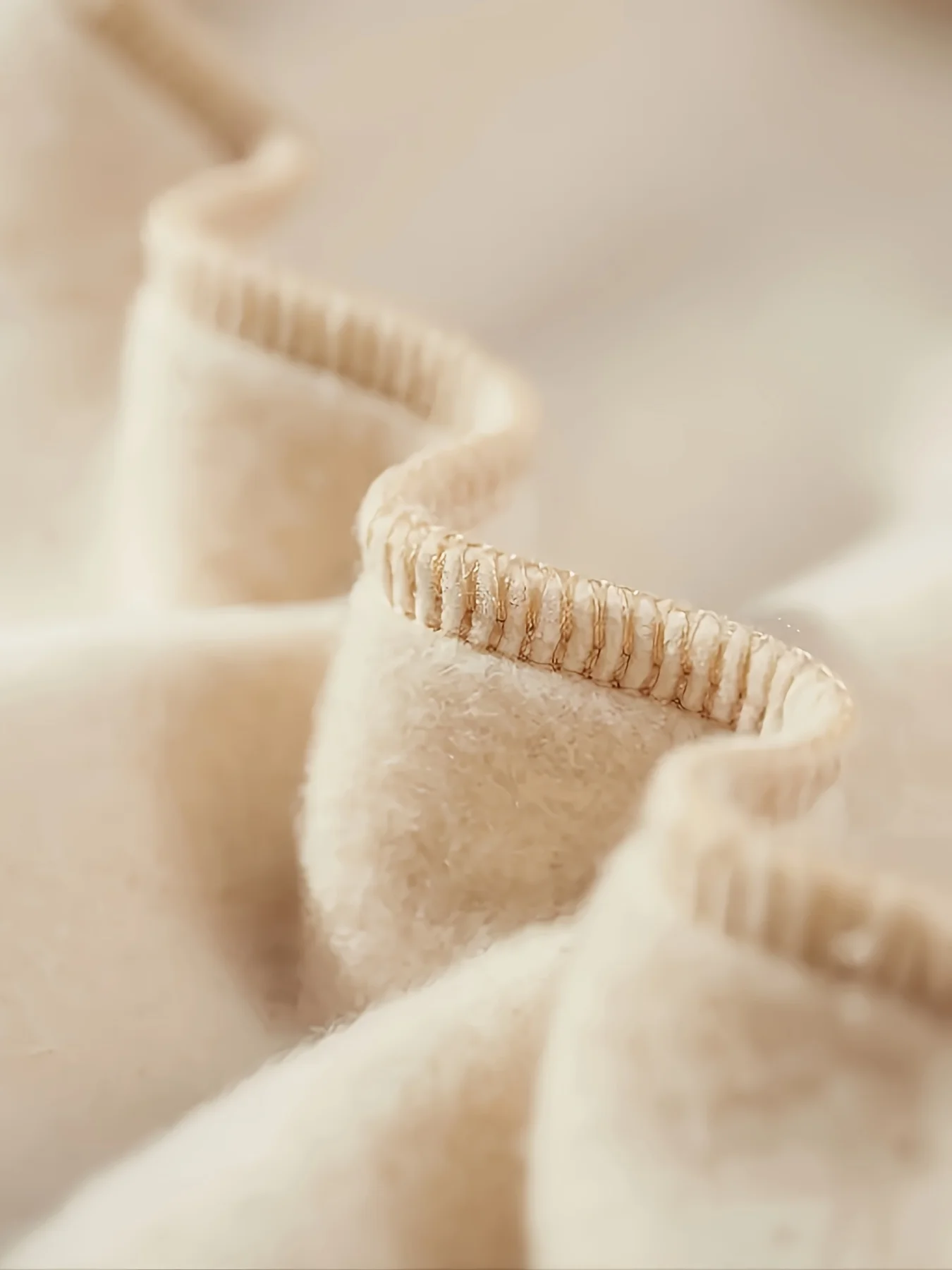 سويت شيرت نسائي أنيق بقلنسوة مع ابنة الملك جرافيك كورينثيانز بنمط هندسي مريح بقلنسوة