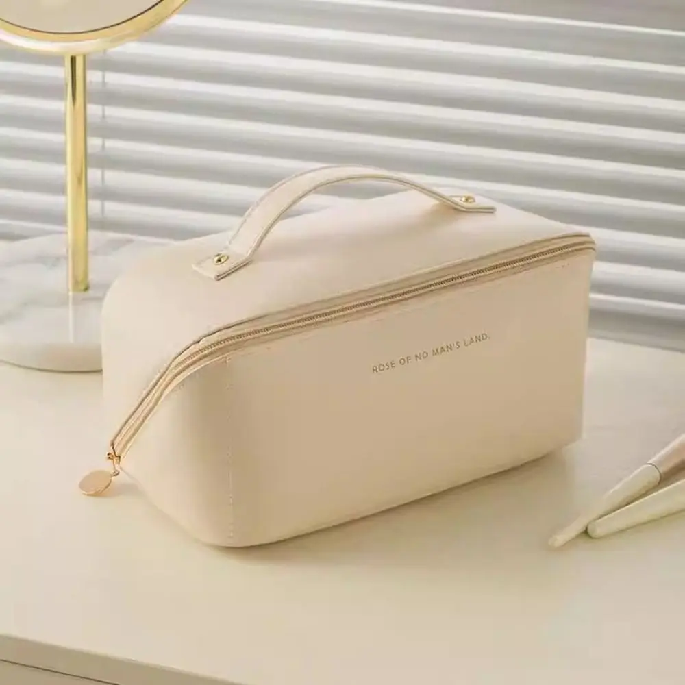 Tas Kosmetik Genggam Kapasitas Besar Portabel Bahan Kulit PU Model Bantal Tas Makeup Tahan Air Multifungsi Tas Perlengkapan Mandi untuk Perjalanan Luar Ruangan