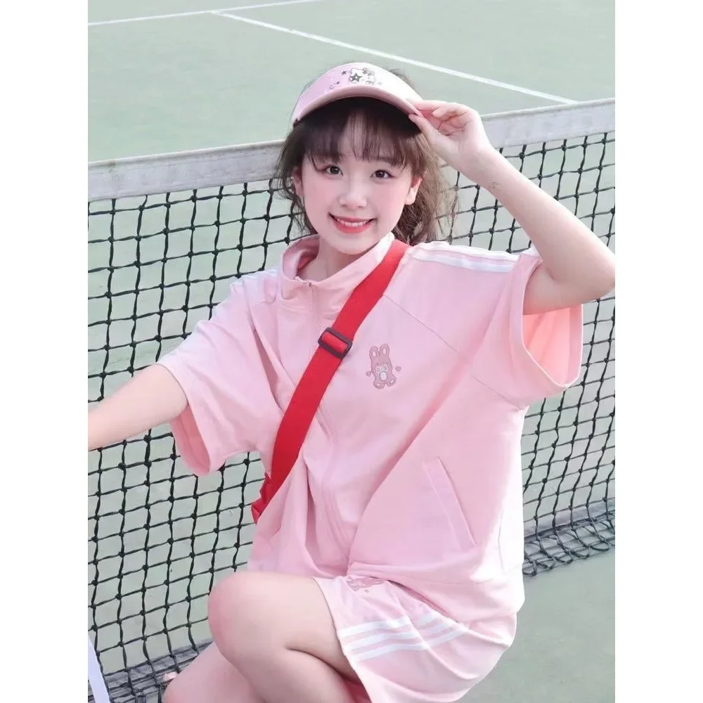 طقم ملابس رياضية كاجوال للنساء صيفي جديد كبير الحجم عصري قصير الأكمام شورت فضفاض للتخسيس مكون من قطعتين مناسب للطلاب