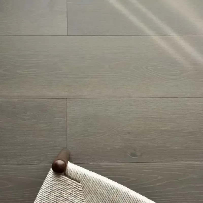 Durable High-grade Gray Multi-layer Solid Oak Wood Composite Flooring Wire-brushed Engineered Floor Stable Wooden Board