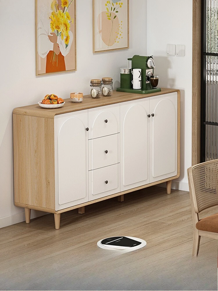 

Обеденный боковой шкаф в кремовом стиле. Простая современная гостиная. Многофункциональный шкаф. Интегрированный винный шкаф.