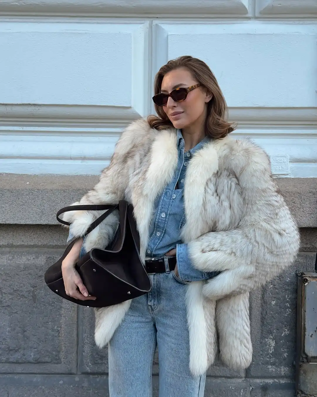 

Winter Lady Luxurious Faux Fur Coats Fashion High Street Long Sleeve Oversize Cardigan Jacket Chic Thick Warm Female Outerwears