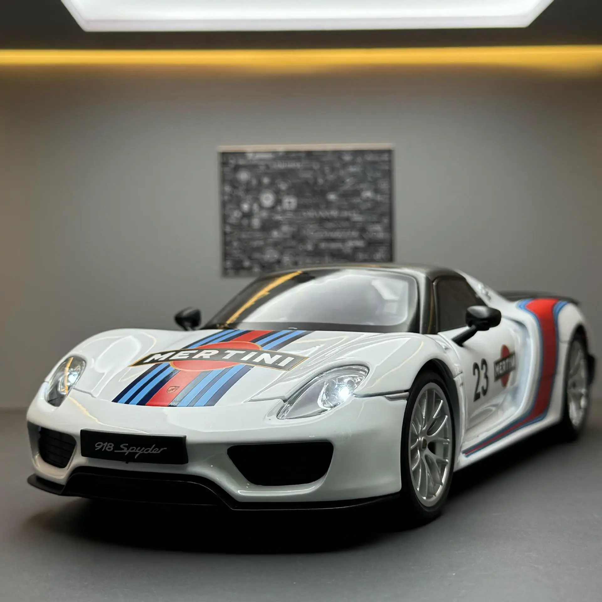 1:18 Scale Porsche 918 Spyder Martini Racing Alloy Superscar Diecast Metal Model Vehcile Sound＆Light Simulated Children Toy Gift