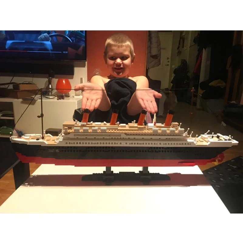 481pcs2401pcs RMS Titanic Ship Building Blocks Toy Set City Educational 3D Model Cruise Boats Mini Bricks Zabawki dla chłopców dorosłych