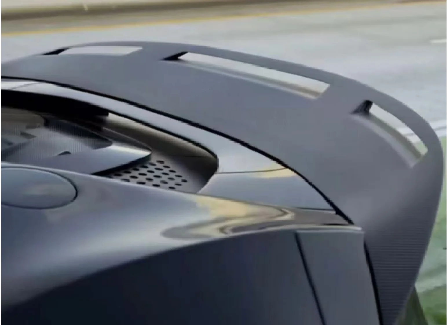 

High Quality VXX Style Dry Carbon Fiber Rear Spoiler for Ferrari SF90