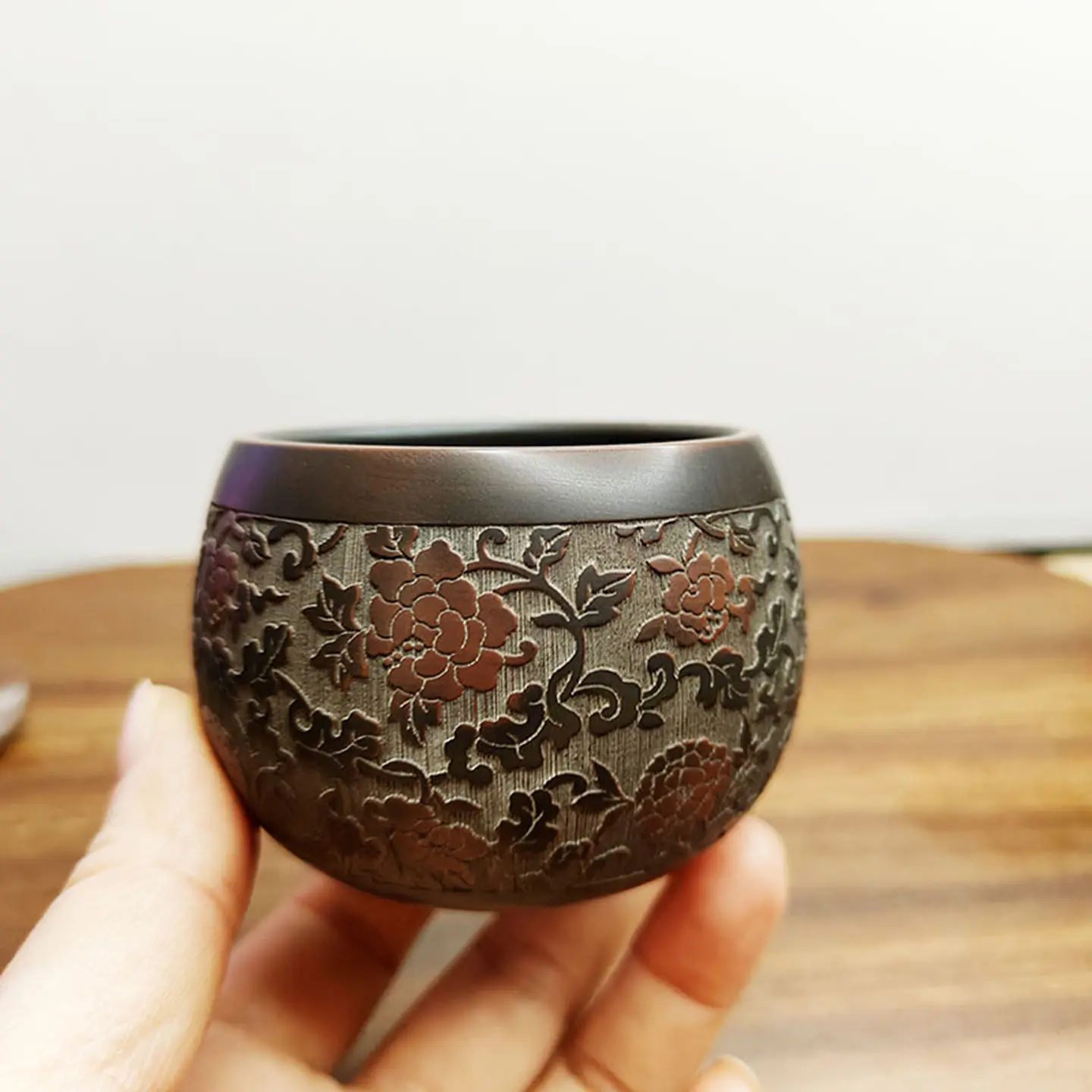 tasse-a-the-en-ceramique-sculptee-a-la-main-avec-fleur-de-pivoine-de-qinzhou-nixing-grande-capacite-100ml