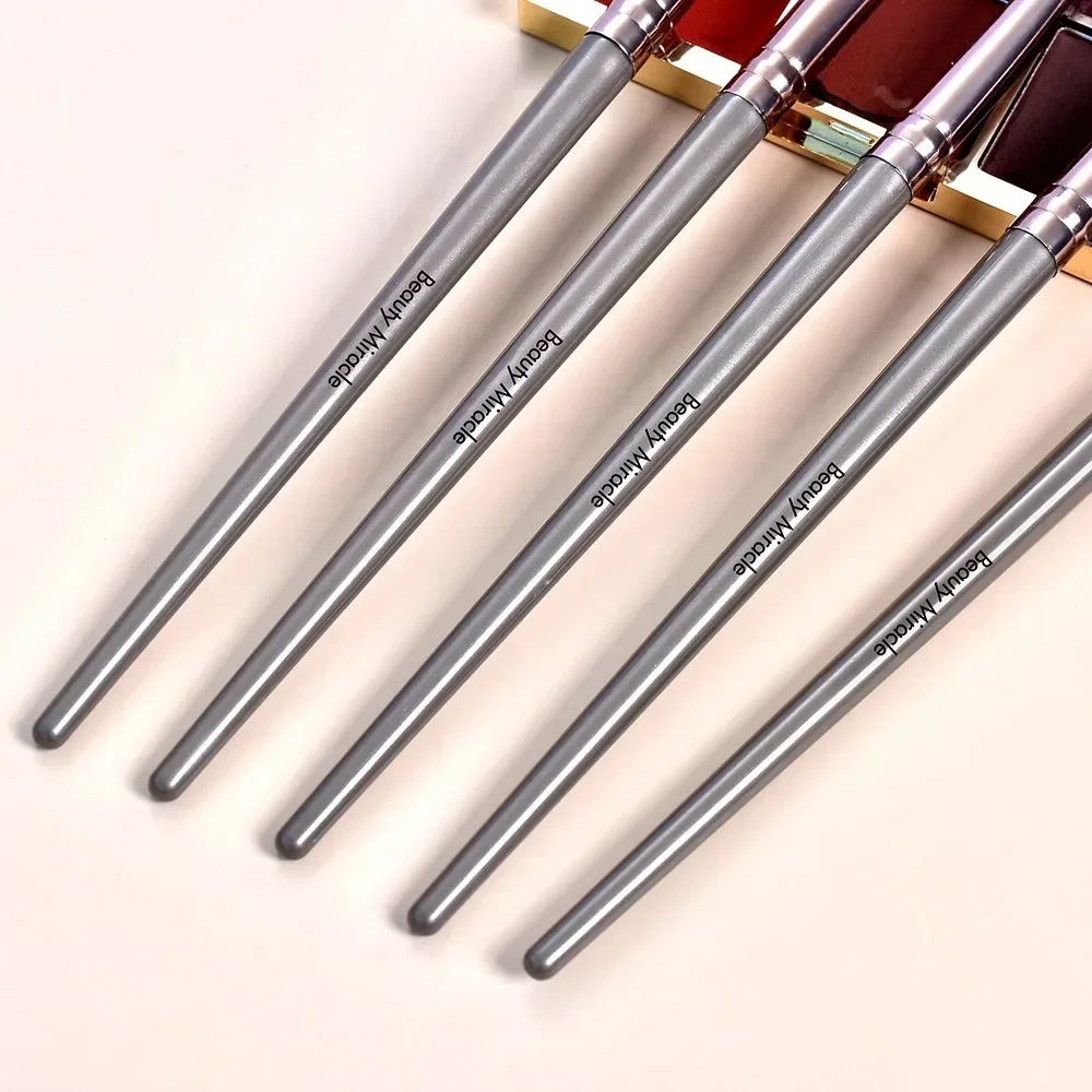 Ensemble de pinceaux de maquillage avec sac pour fond de teint, correcteurs, ombres à paupières, poudre, mélange de fard à joues, outils de beauté 5 pièces