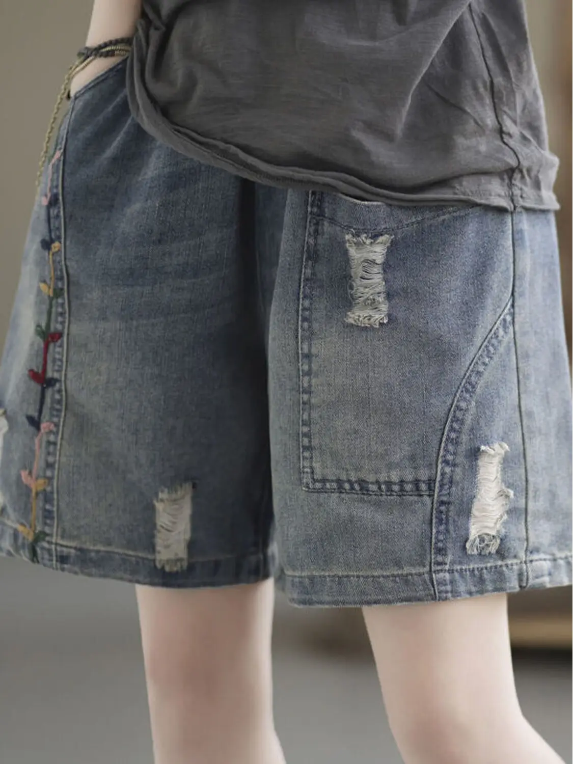 Women Elastic Waist Denim Shorts Ripped Loose Wide Leg Floral Embroidered Pocket Boyfriend Jean Shorts Summer Casual view 3