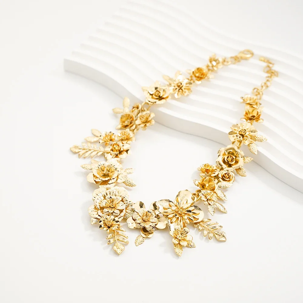 

Gold Plated Flower Choker Necklace Luxury Design Elegant Korean Fashion Zinc Alloy Jewelry Party Wedding Birthday Dinner 202