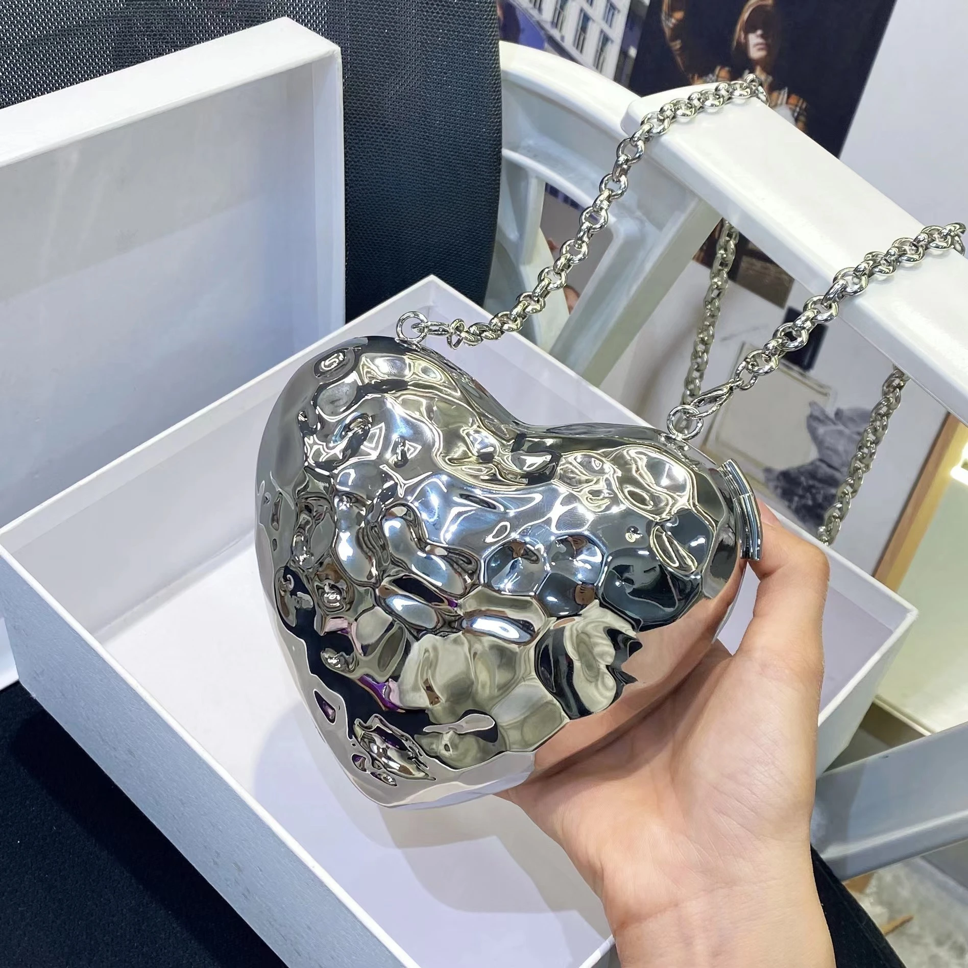 

Металлическая серебряная мини-сумочка в форме метеорита, для банкетов, с цепочкой для ключей и помады, маленькая женская сумка через плечо