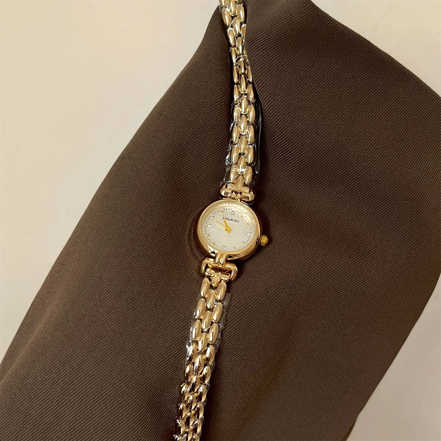 حار بيع الساعات بسيطة ريترو الذهب والفضة الساعات سلسلة صغيرة الساعات النسائية الأنيقة الساعات الفاخرة هدية