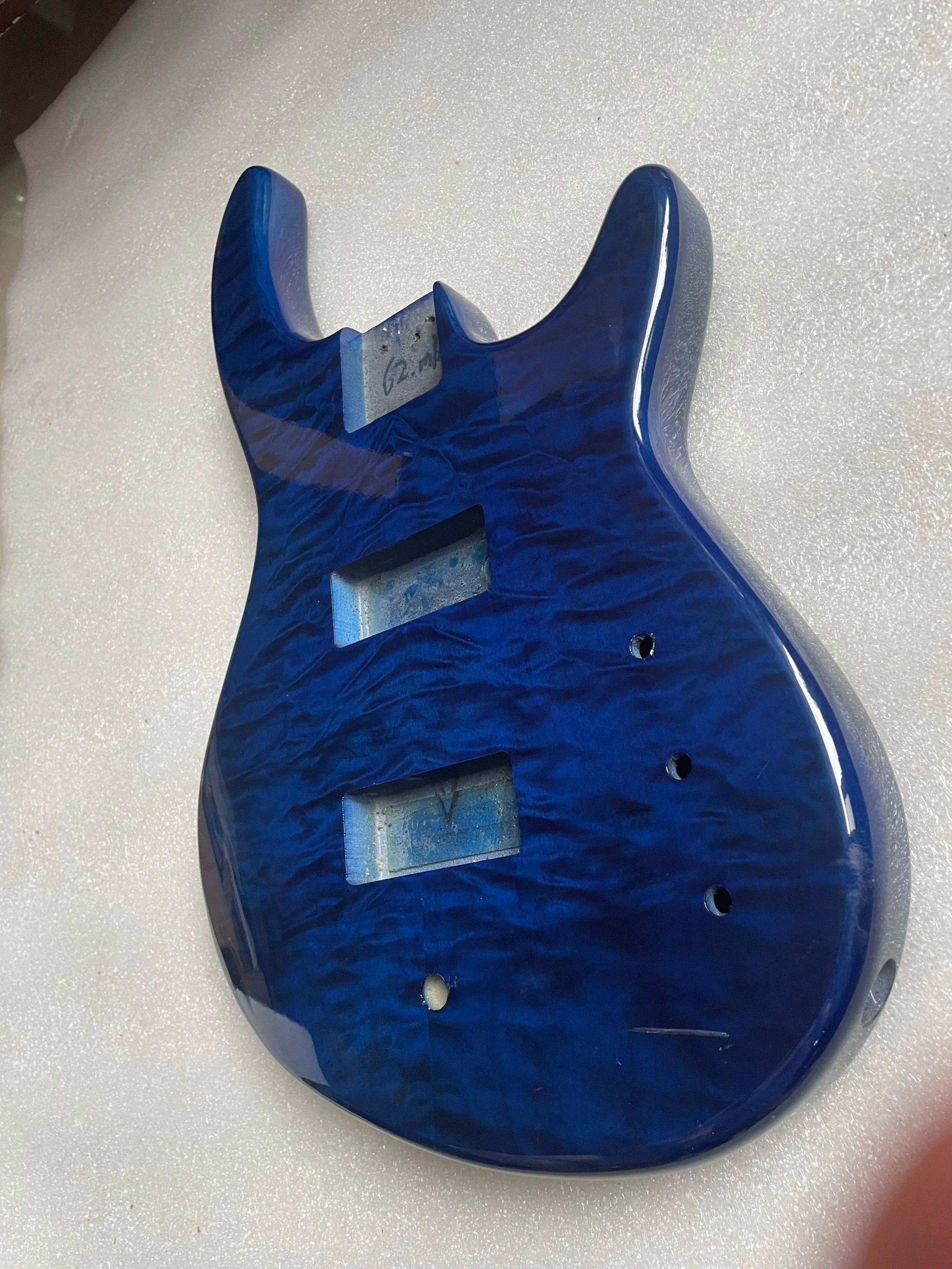 Stock Defective Gloss Finished Blank Electric Bass Guitar Body, 4 Strings Bassguitar Body , Desirable Gift for Guitar Diy Lovers