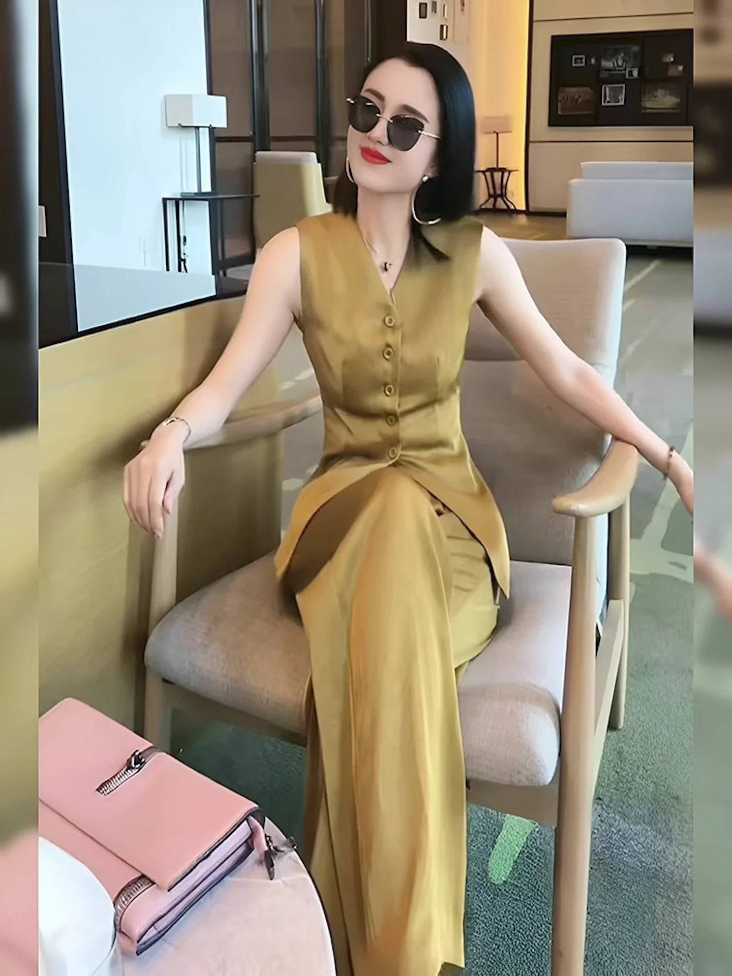 

Fashionable V-Neck Sleeveless Top And Wide Leg Pants Women's High-End Summer Outfit Two-Piece Set Elegant Lady Style