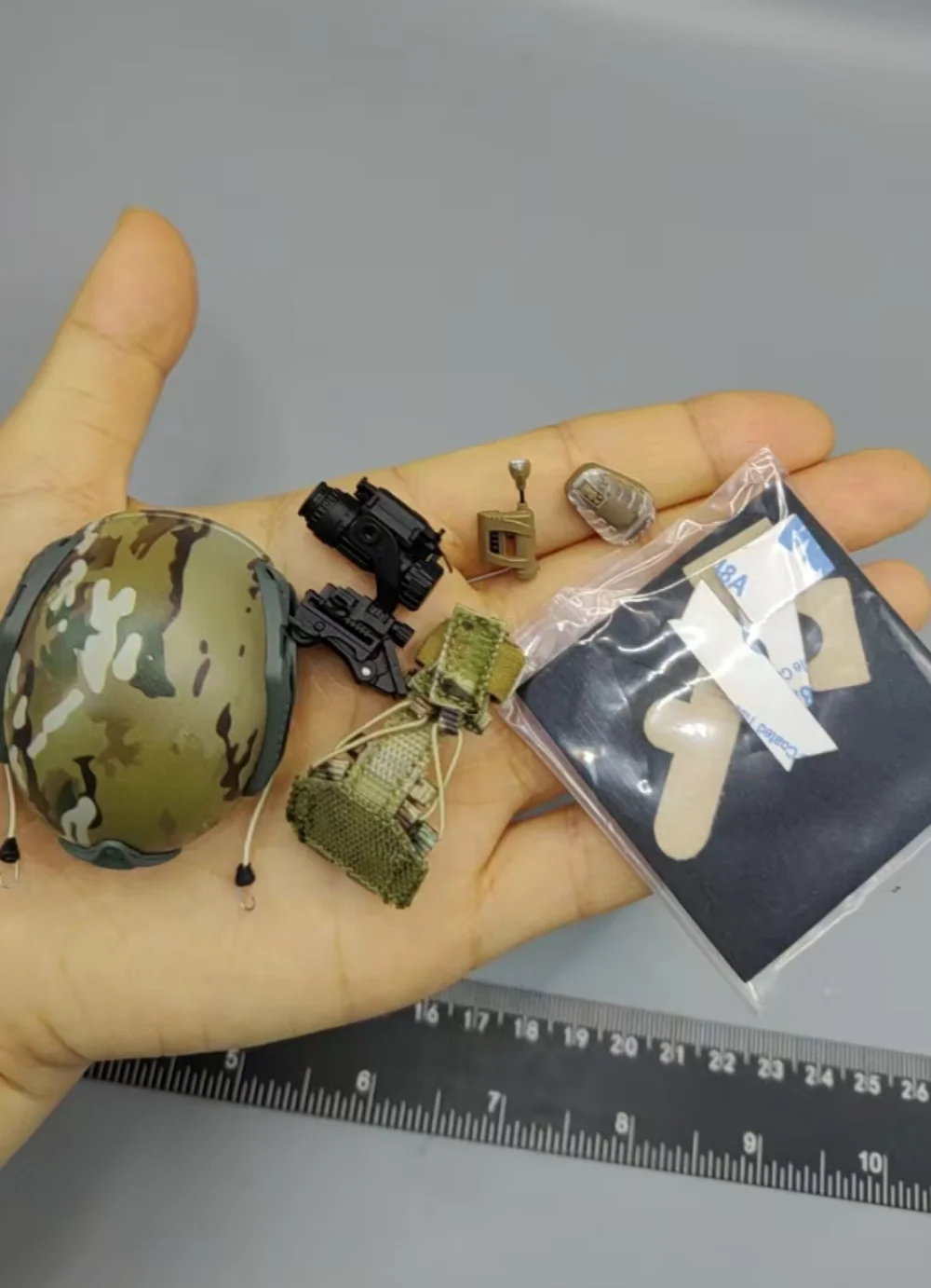 

ES 26060RB 1/6 Scale Soldier Helmet Set Model for 12''Special Forces