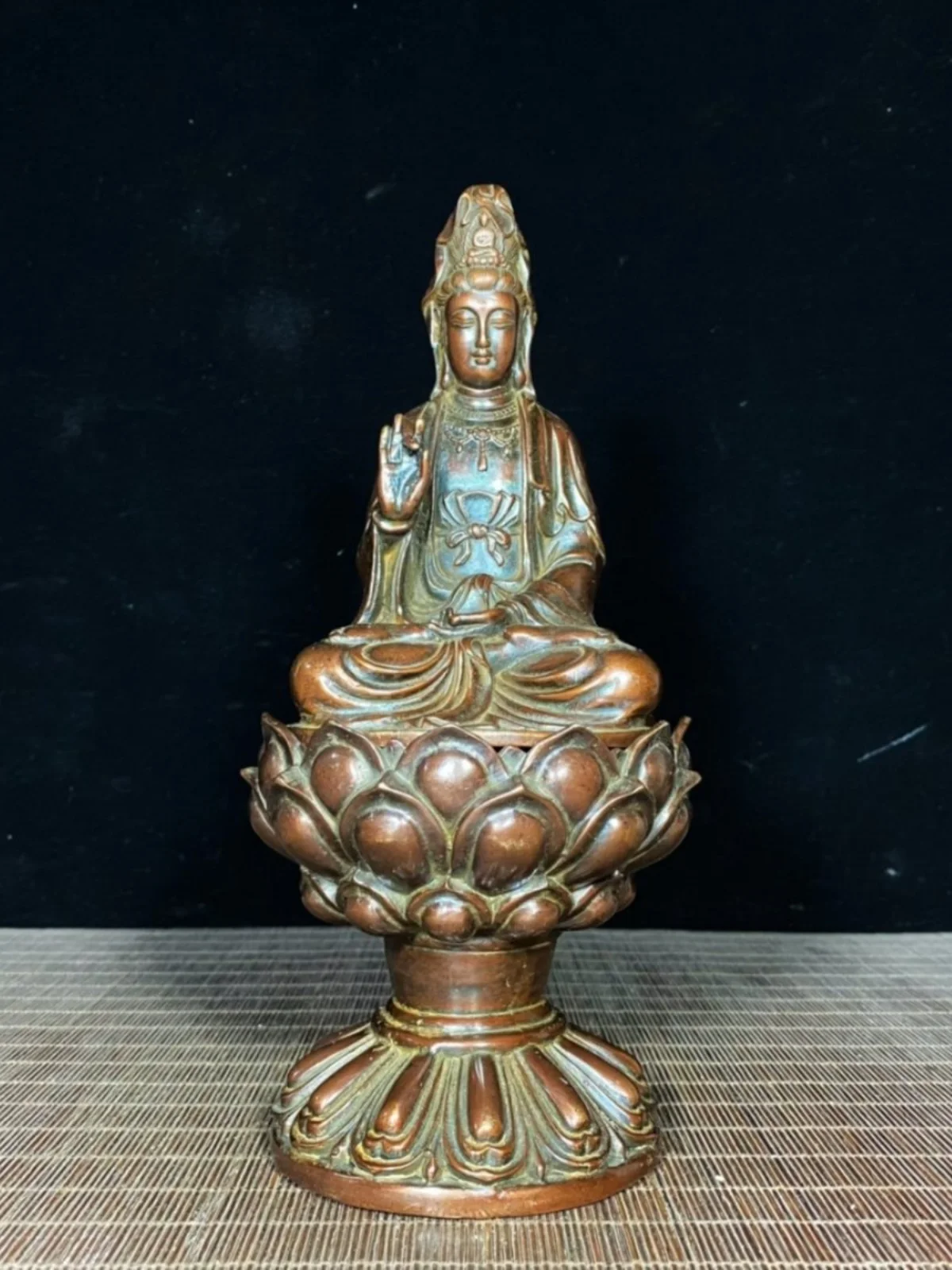 Antique pure copper lotus shaped Guanyin Bodhisattva incense burner ornament, approximately 24.5 centimeters high and 12 centime