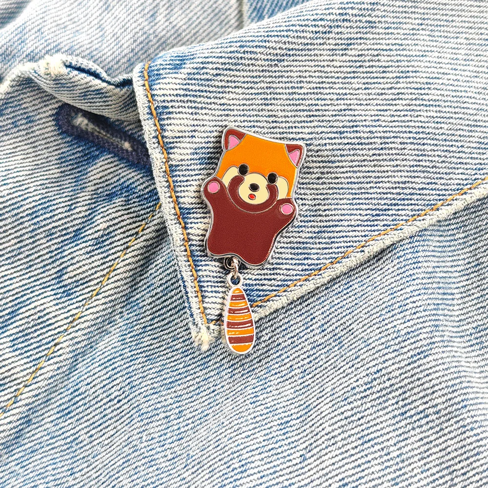 Niedliche Rote Panda-Emaille-Pins mit baumelndem Schwanz, lustige Tier-Broschen, Kawaii-Metall-Abzeichen, Rucksack-Anstecknadel, Schmuckgeschenk – Detail 9