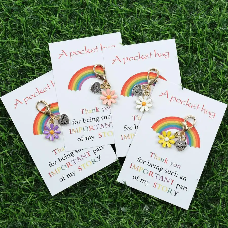 1/5/10/20/50/100pcs s, Funny Daisy Keychain, with a Pocket Hug Card - Encouragement Card, Thank You Card, Suitable for Daily Box