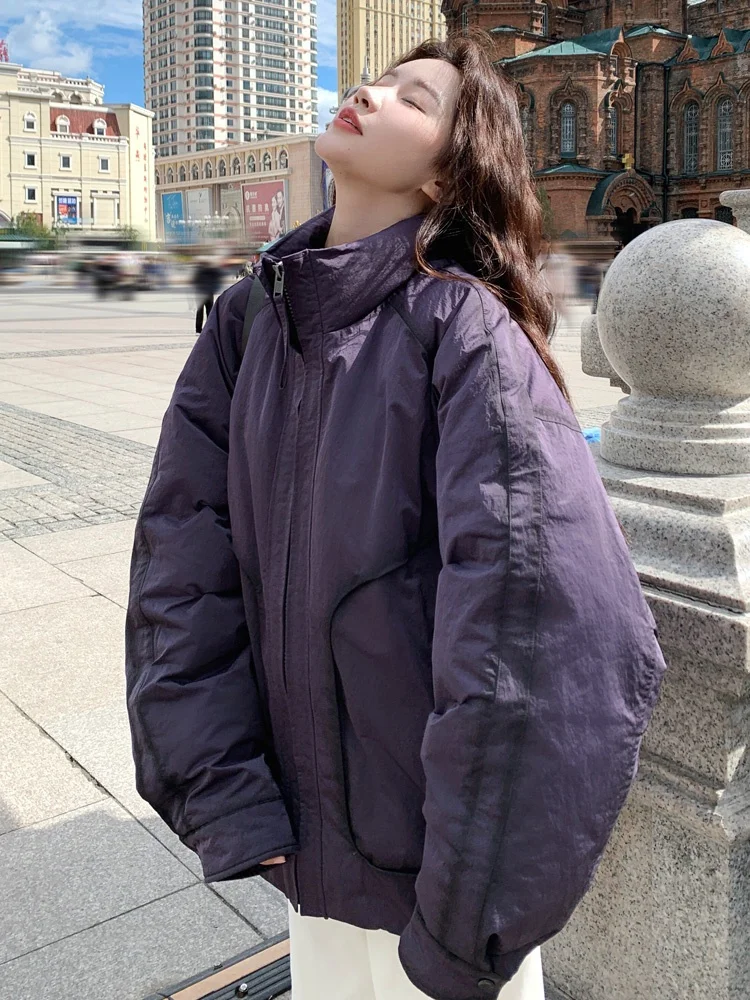 

Фиолетовая утепленная короткая бейсбольная куртка-пуховик для женщин, зима 2025, новая корейская модель, маленький размер, стеганое пальто