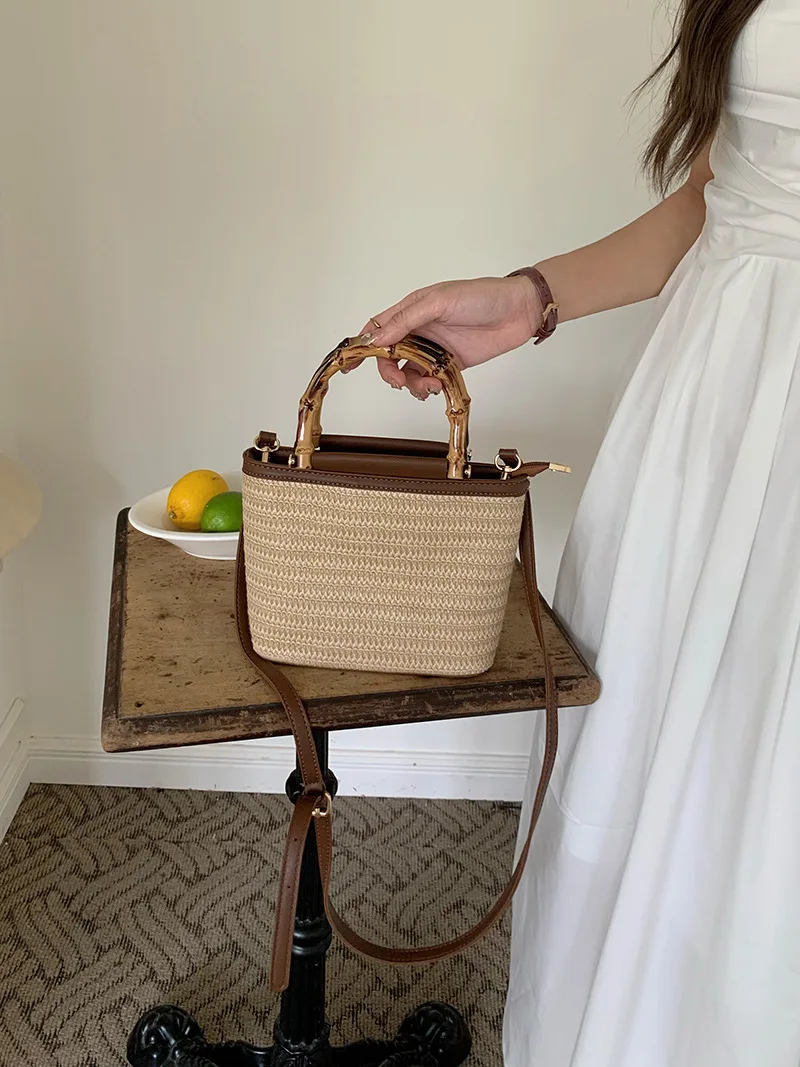 

Женская соломенная сумка с бамбуковой ручкой, новинка лета 2026, плетеная сумка-тоут для повседневного использования и отпуска, на плечо и в руку