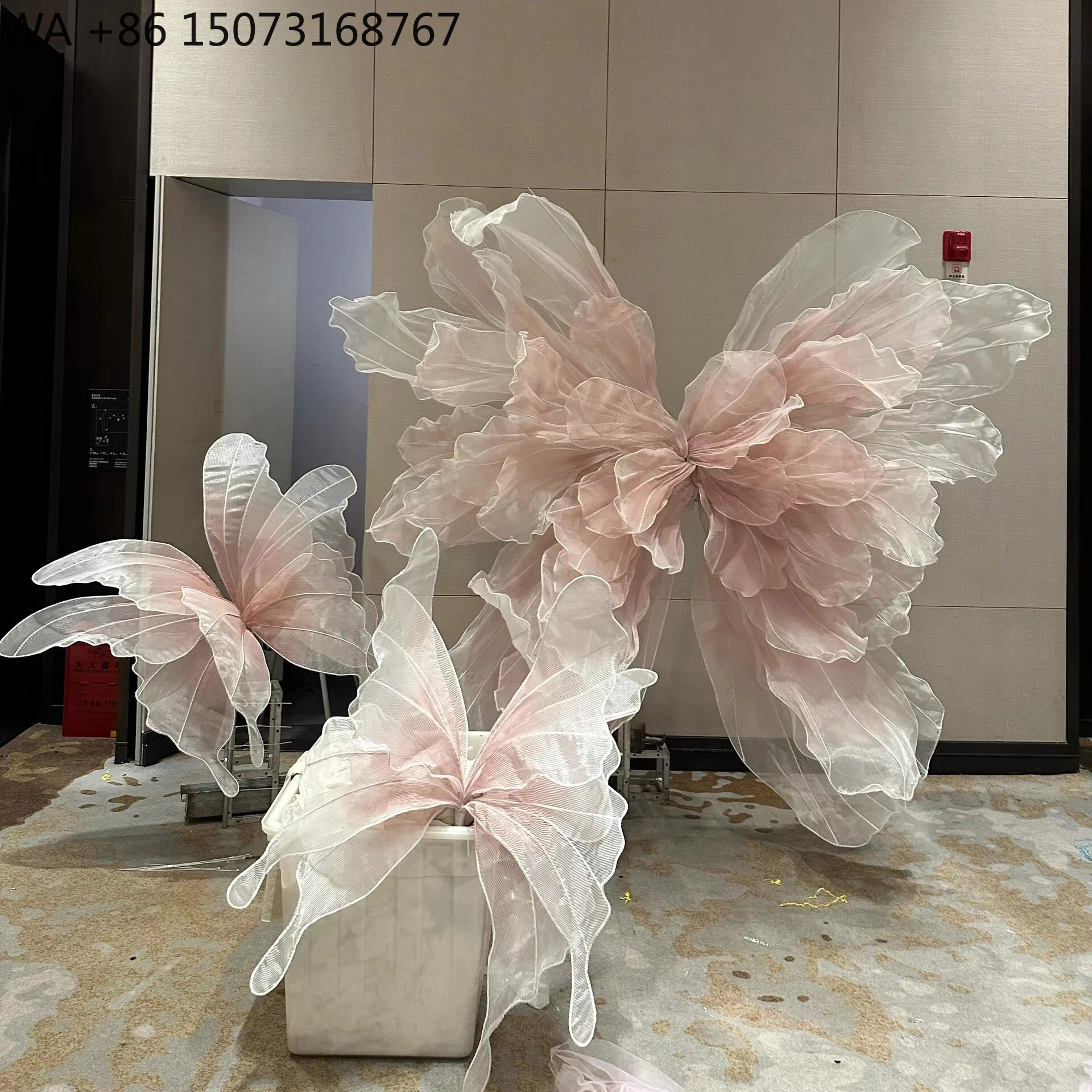 Custom Giant Organza Butterfly Wings Art Installation Large Outdoor Indoor Wedding Event Decoration Sculpture