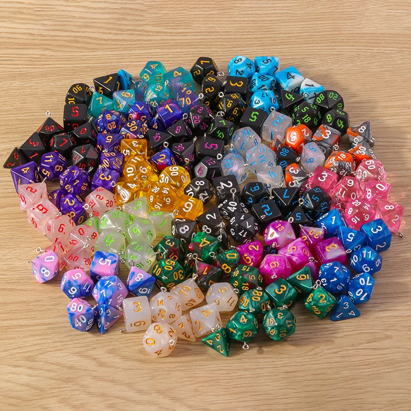 Tusember 7 Stück/Set Würfel-Anhänger aus Harz und Acryl, Würfel-Charms für Spiele, zum Schmuckbasteln, DIY-Ohrringe, Halsketten, Bastelzubehör – Detail 1