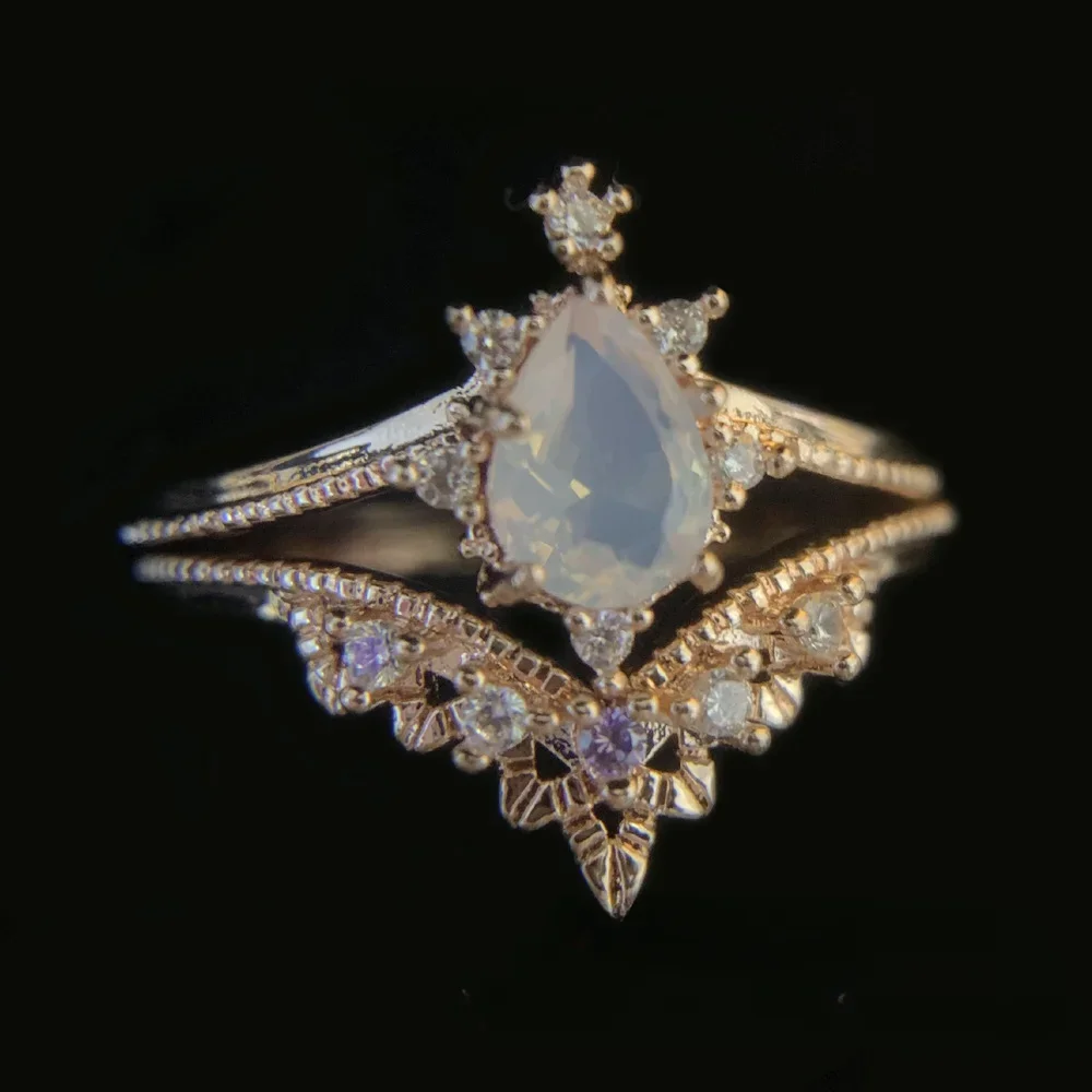 

MDLFES Moiss1n Diamonds Style Vintage Persian Lace 18K Gold Plated Moissan Zirconia Crown Set Ring