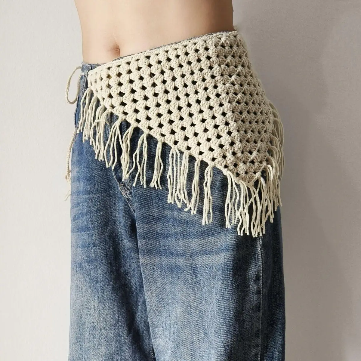 New triangular waistband with hollowed out straps for spicy girls, fashionable pairing with scarves and waist scarves