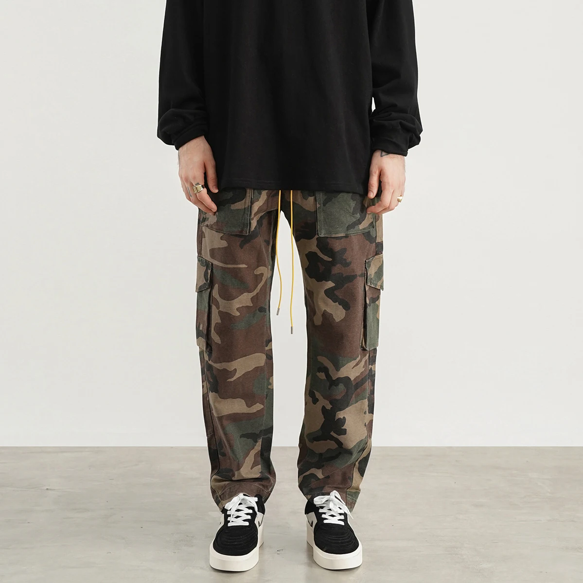 Camouflage Cargo Pants Men Vintage Side Multi-pocket Button Men\'s Camou Straight Trousers Y2k Streetwear Overalls for Male