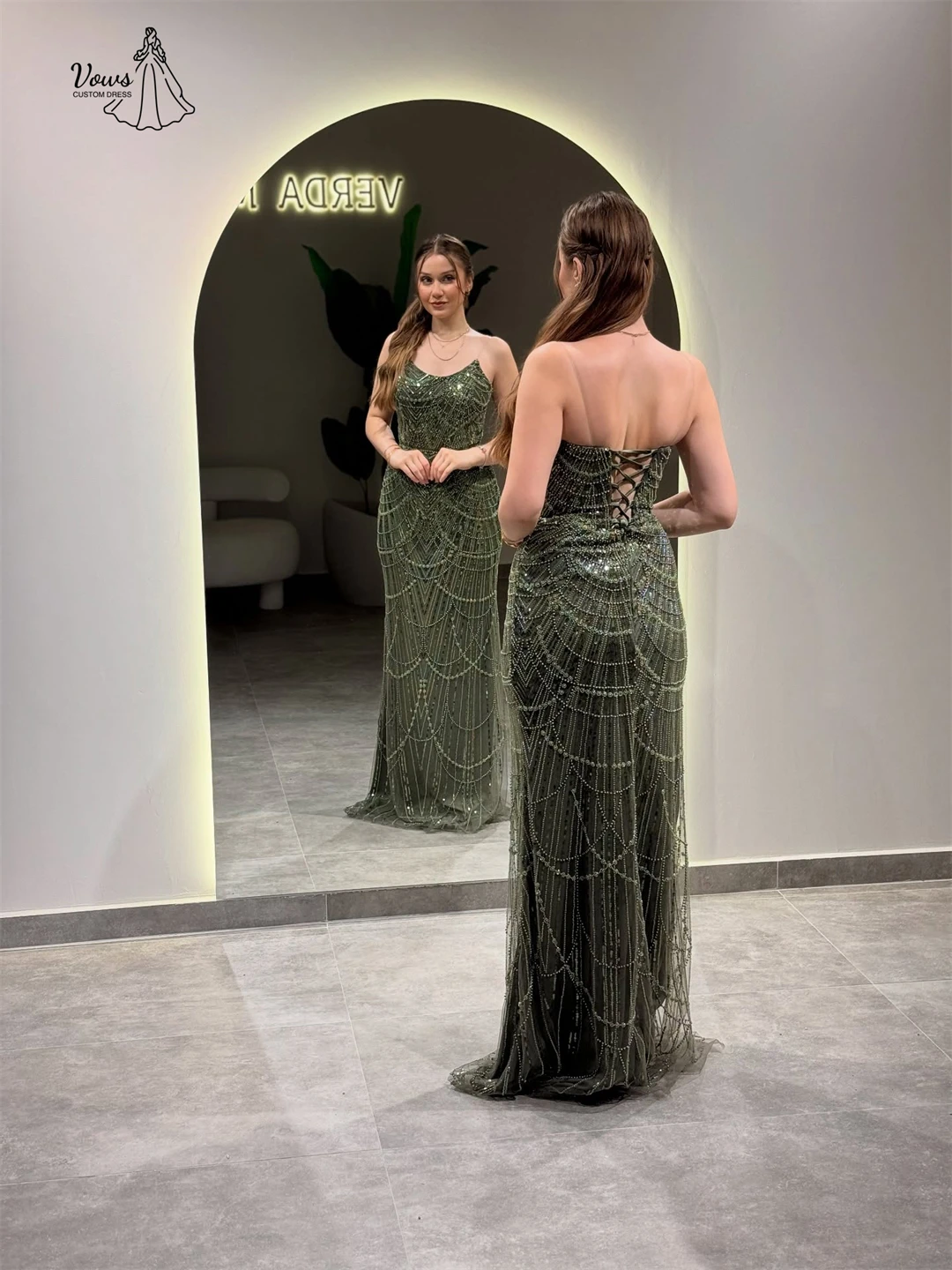 فساتين سهرة مصنوعة حسب الطلب من Vows فستان فاخر خط فساتين سهرة فساتين زفاف الضيوف امرأة قبالة الكتفين مطرزة بالخرز