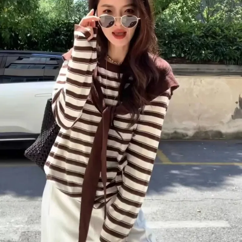 Frühling Herbst Koreanischen Stil Stilvolle Kontrast Farbe Gestreiften T-Shirt Schal Beliebte Stil Licht Reife Zwei-stück Anzug für Frauen tees