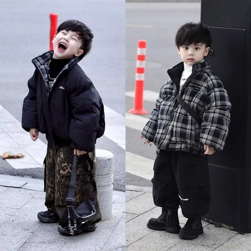 

Детская утепленная модная двусторонняя хлопковая одежда, зимняя теплая куртка для мальчиков и девочек 2025 года, трендовая детская куртка