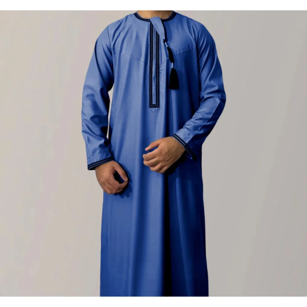 無地ラウンドネック刺繍入り厚手タッセル付きアラビアサウジメンズロングスリーブローブ、エスニック風味たっぷり